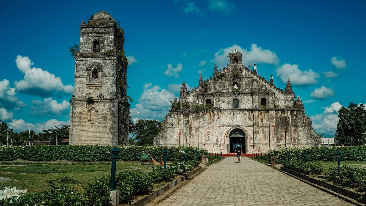 Buildings and developments in Laoag