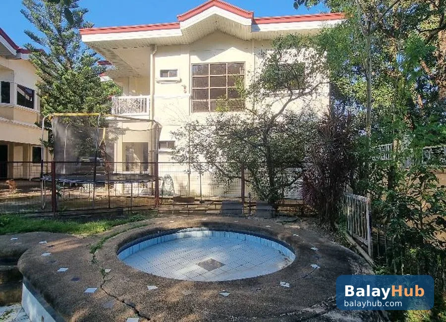 6-Door Apartment with Swimming Pool for Sale in Gordon Heights, Olongapo