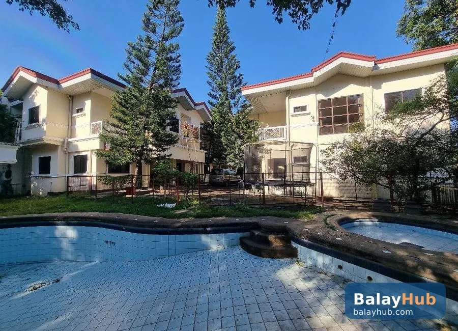 6-Door Apartment with Swimming Pool for Sale in Gordon Heights, Olongapo