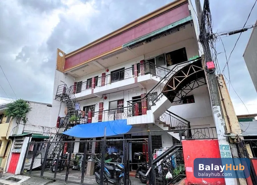 Income-Generating 9-Room Apartment for Sale in Pembo, Taguig