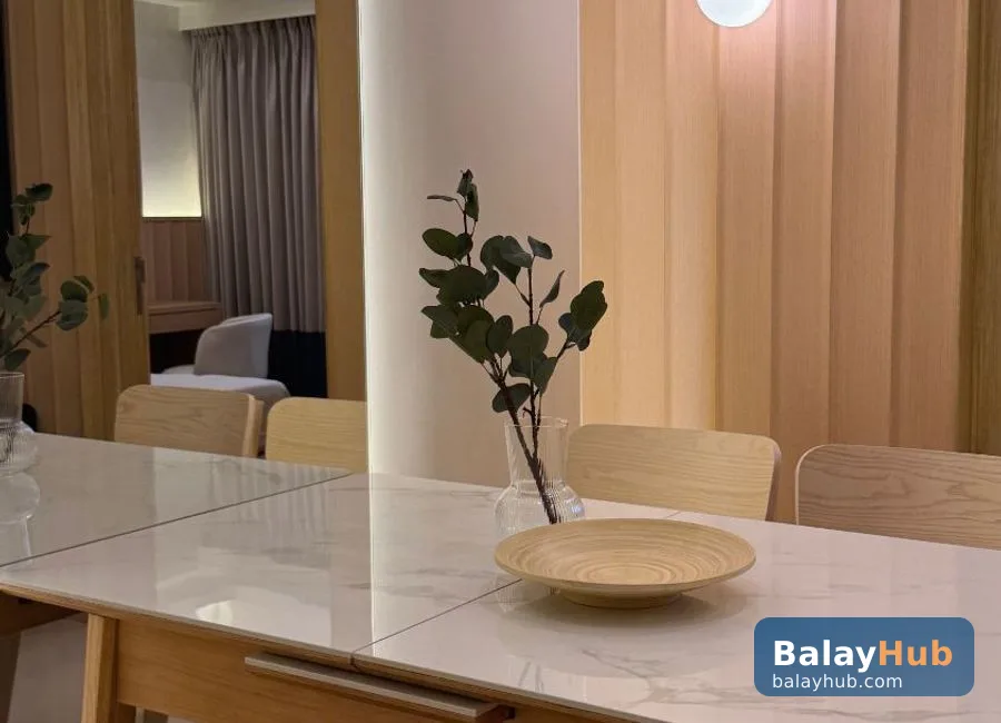 Newly Renovated 1BR Condo with Balcony at Park McKinley West, BGC