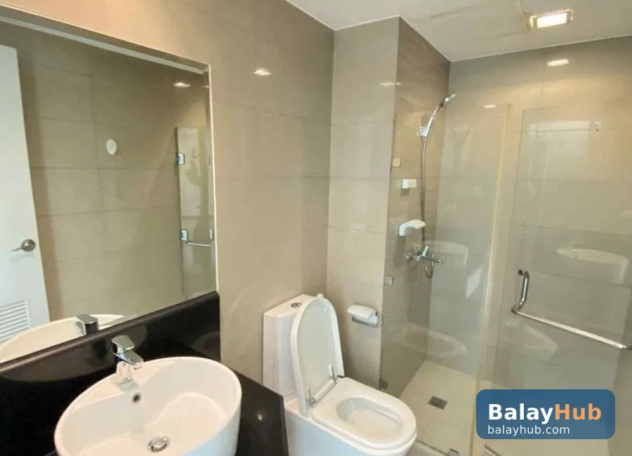 2BR Condo with Golf Course Views at 8 Forbes Town Road, BGC