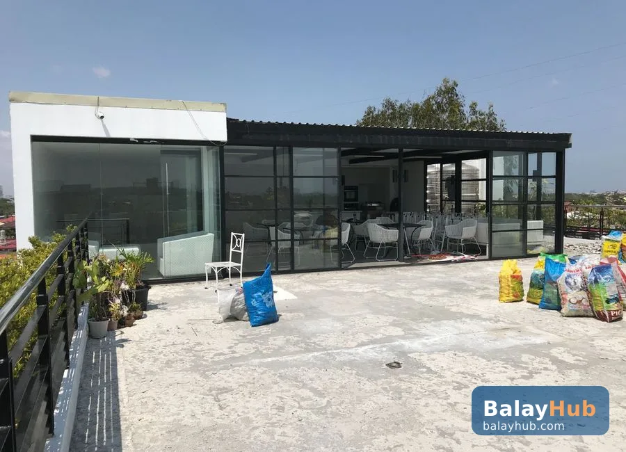 Three-Storey Commercial Building with Roofdeck in BF Homes Paranaque