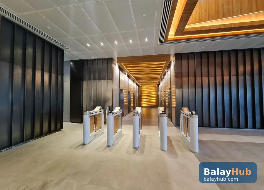 Below-Zonal Office at Savya Financial Centre Bicutan with Parking