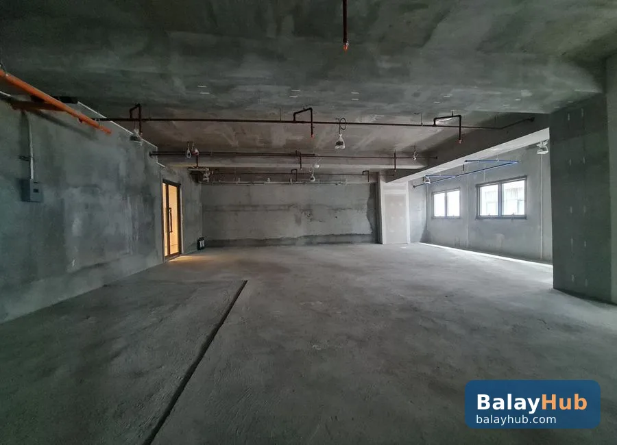 Below-Zonal Office at Savya Financial Centre Bicutan with Parking
