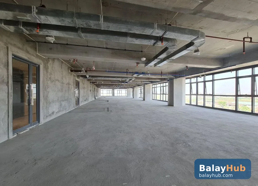 Below-Zonal Office at Savya Financial Centre Bicutan with Parking