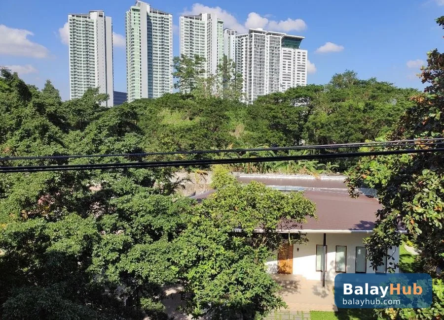 216 sqm 3-Bedroom La Colline Suites Apartment with Pool Near Greenhills
