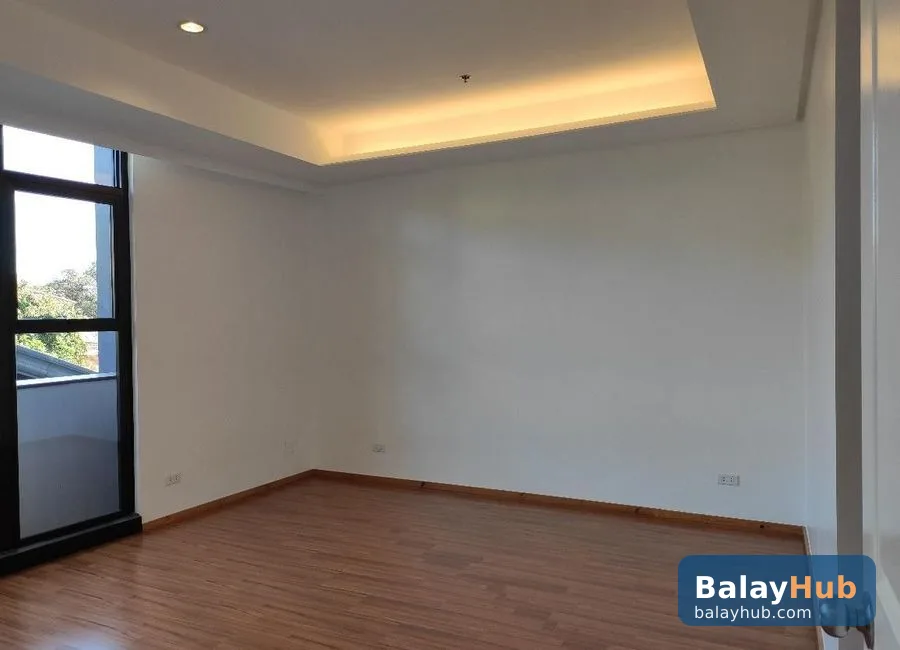 216 sqm 3-Bedroom La Colline Suites Apartment with Pool Near Greenhills