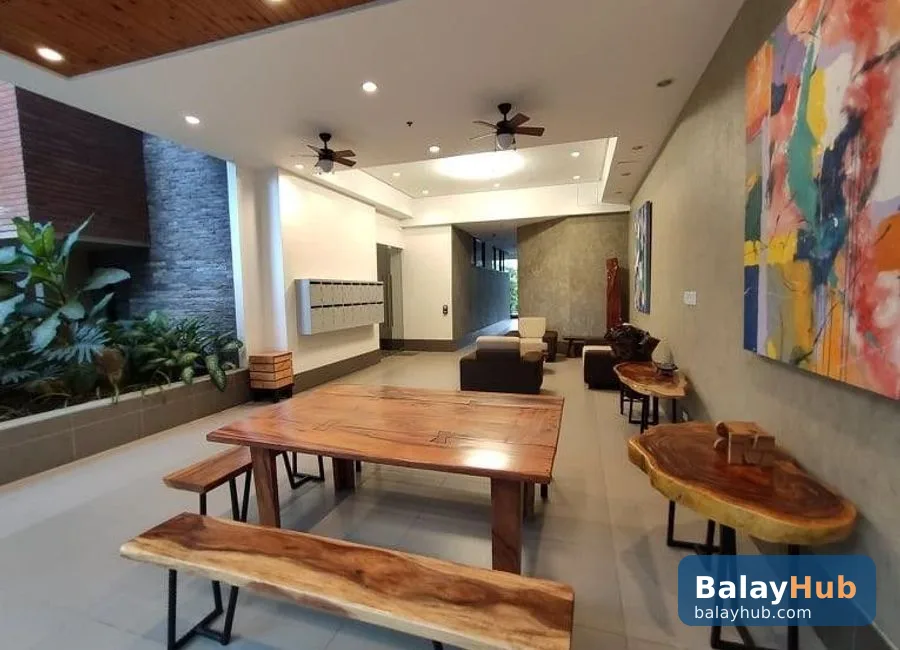 216 sqm 3-Bedroom La Colline Suites Apartment with Pool Near Greenhills