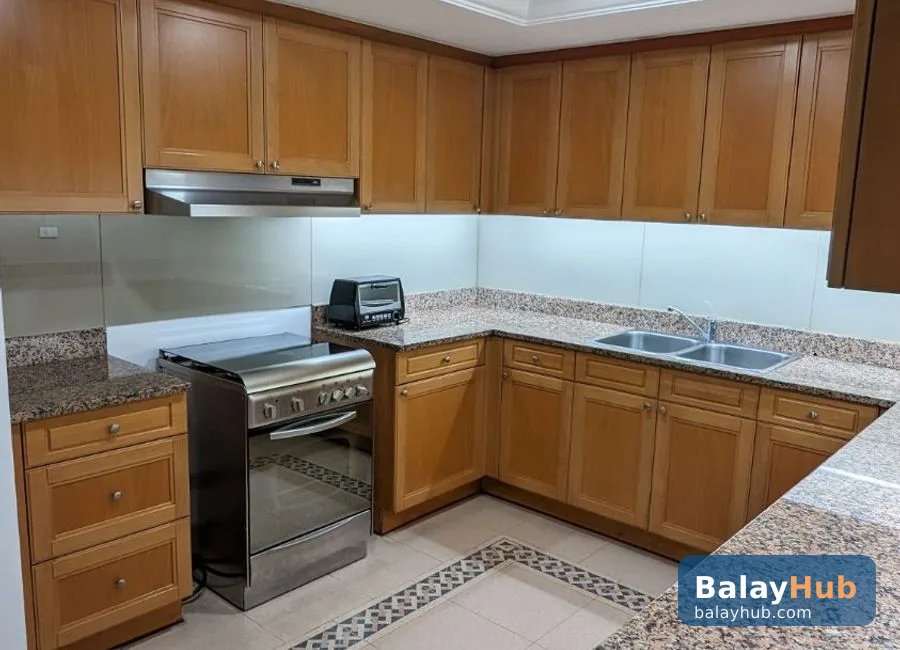 Newly Refurbished 157 sqm 2-Bedroom Amorsolo East Rockwell Unit