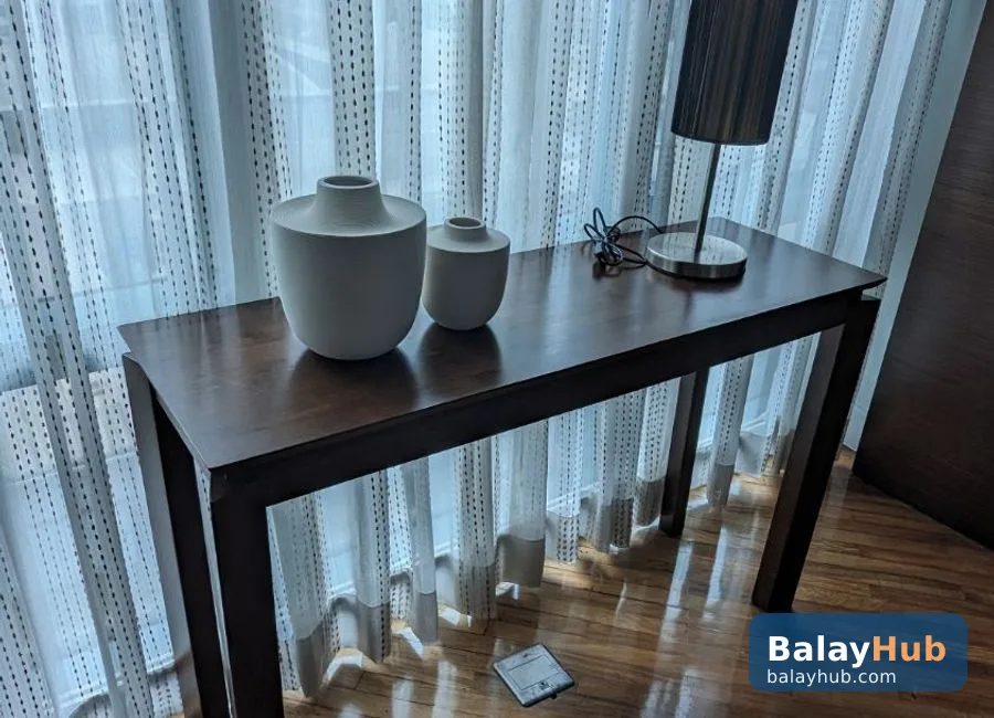 Newly Refurbished 157 sqm 2-Bedroom Amorsolo East Rockwell Unit