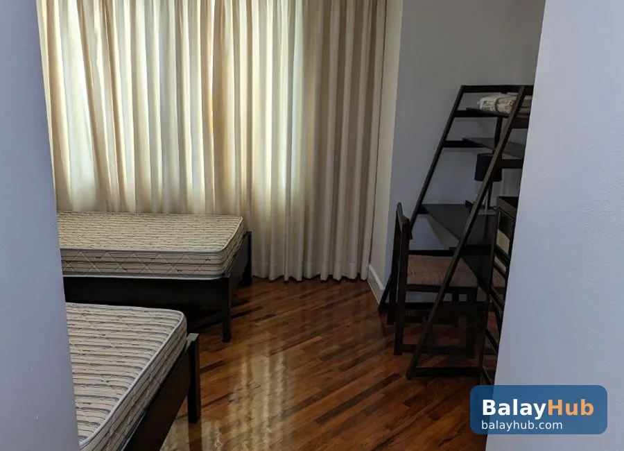 Newly Refurbished 157 sqm 2-Bedroom Amorsolo East Rockwell Unit