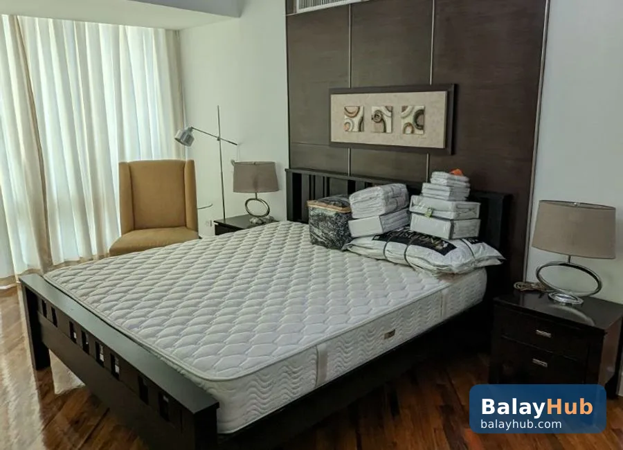 Newly Refurbished 157 sqm 2-Bedroom Amorsolo East Rockwell Unit