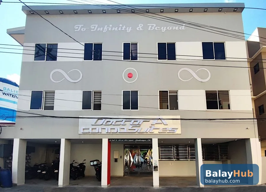 High-Tech 1BR Condo Apartment with Pool near SM, Angeles City