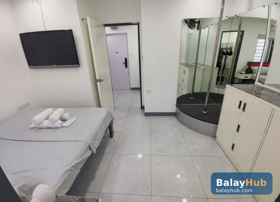 Stylish High-Tech 1BR Condo with Pool near SM, Angeles City