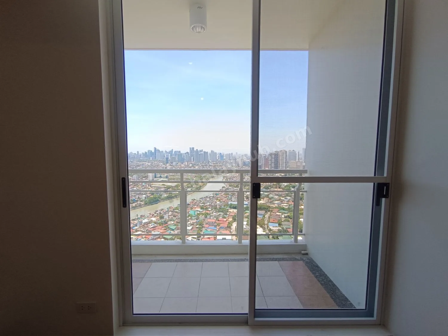 1BR Bare Condo at Allegra Garden Place, Pasig