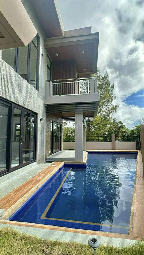 Modern Luxury Home in Tagaytay – 3 BR, Pool, 285 sqm Lot