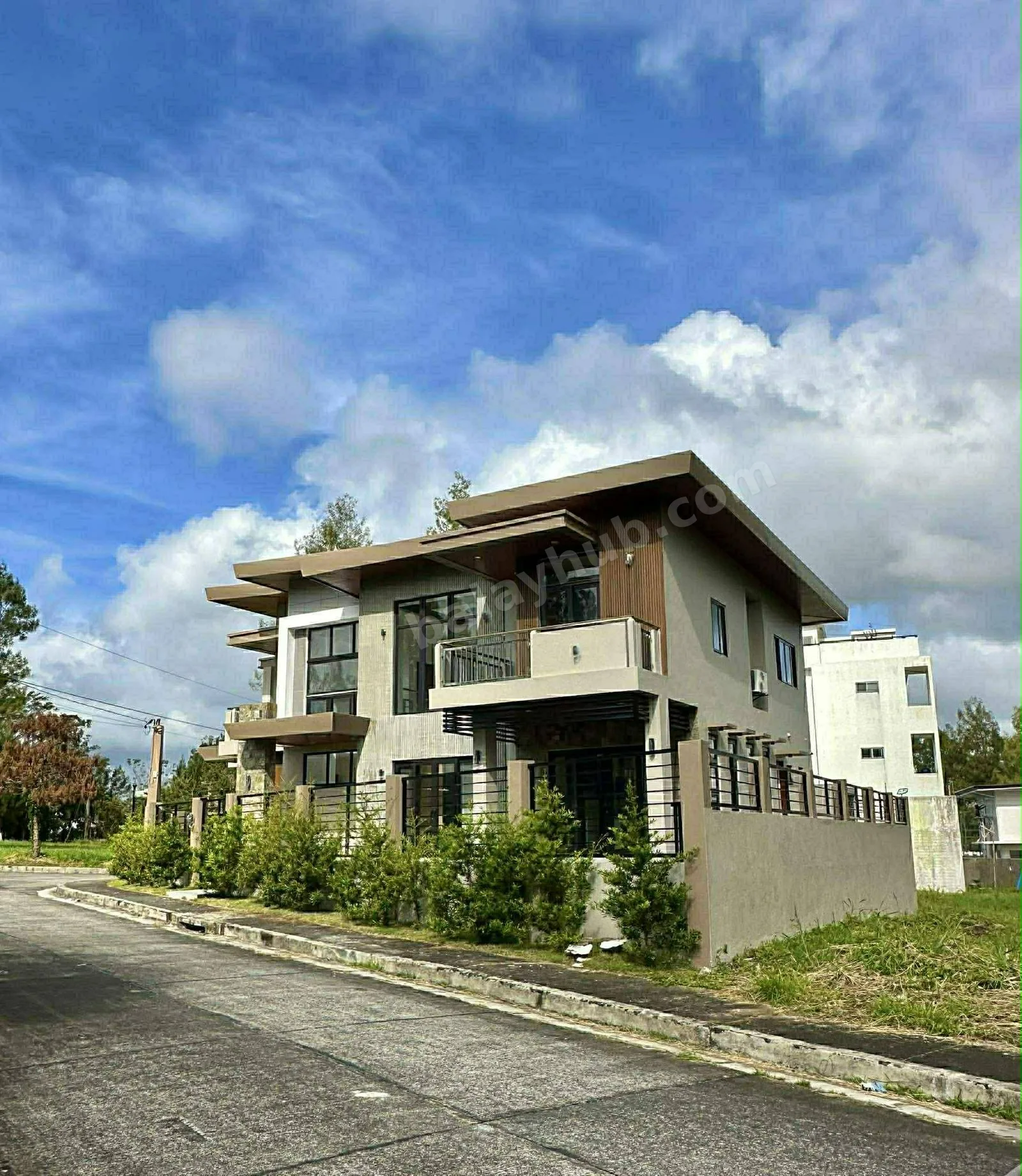 Modern Luxury Home in Tagaytay – 3 BR, Pool, 285 sqm Lot