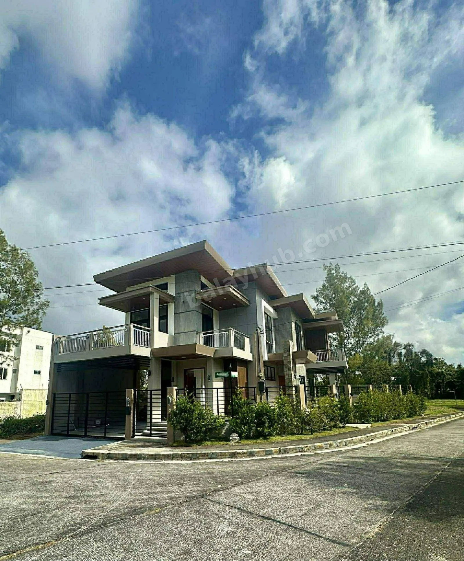 Modern Luxury Home in Tagaytay – 3 BR, Pool, 285 sqm Lot