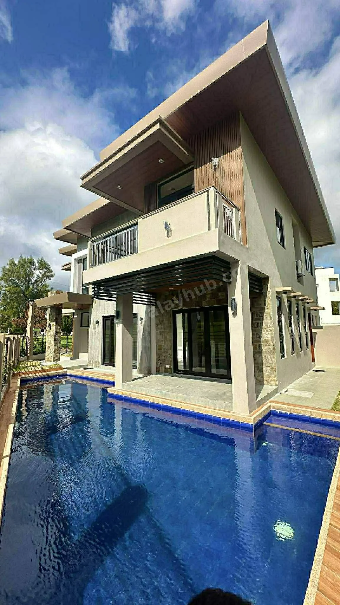 Modern Luxury Home in Tagaytay – 3 BR, Pool, 285 sqm Lot