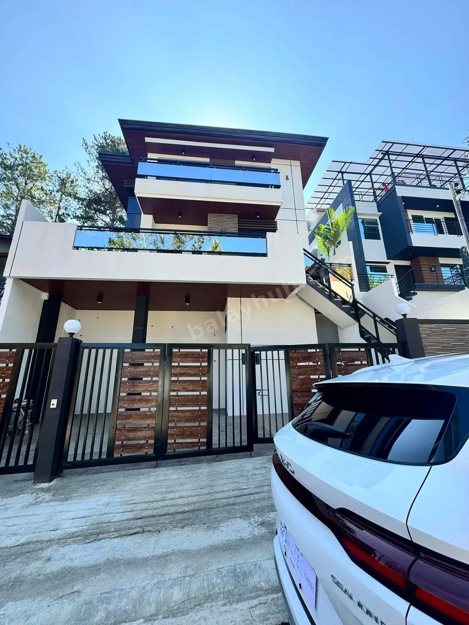 5-Bedroom House in Woodsgate Square, Baguio City