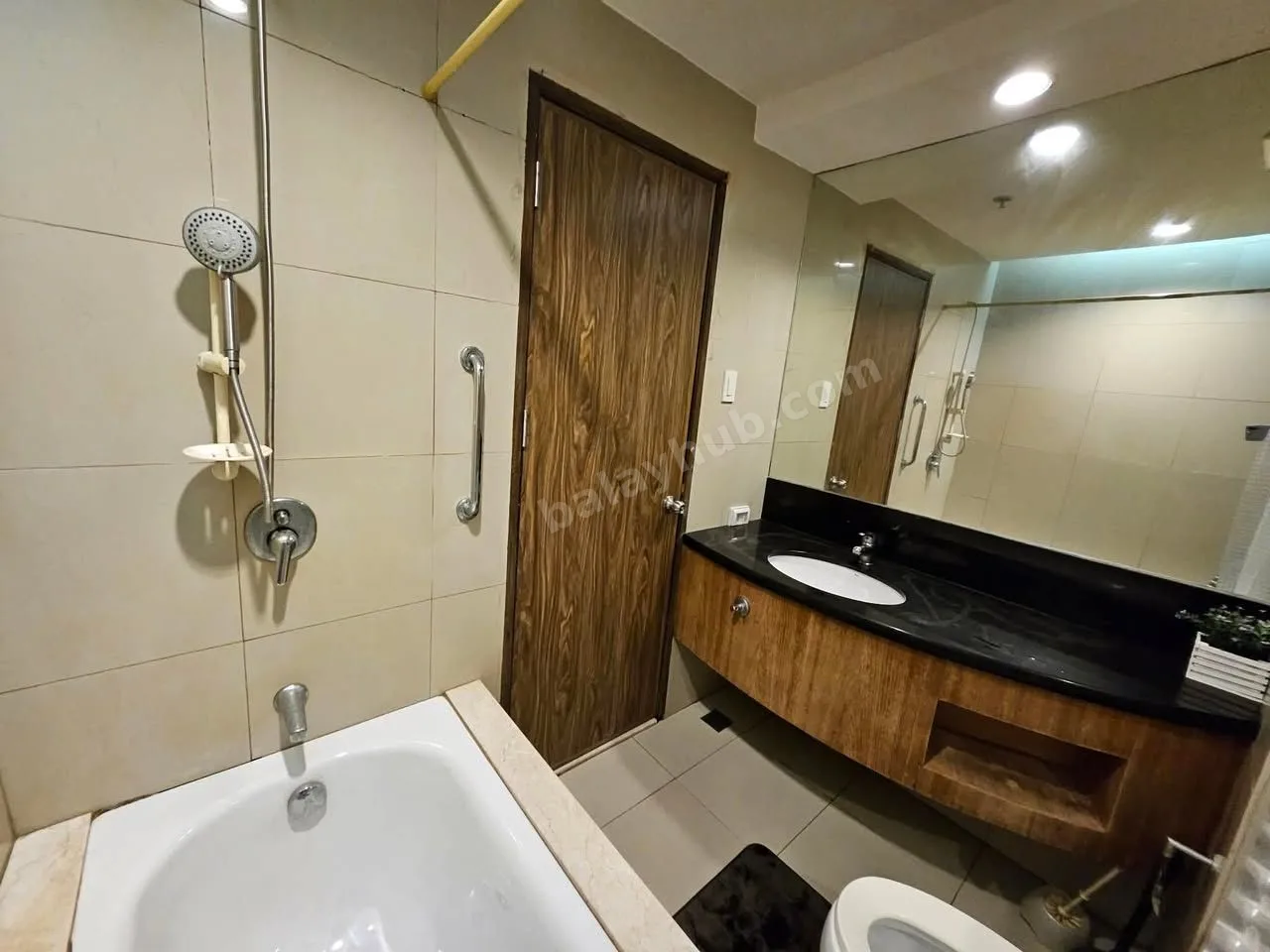 Airconditioned Sea-View Condo Room with Pool Access in Sotogrande, Cebu City