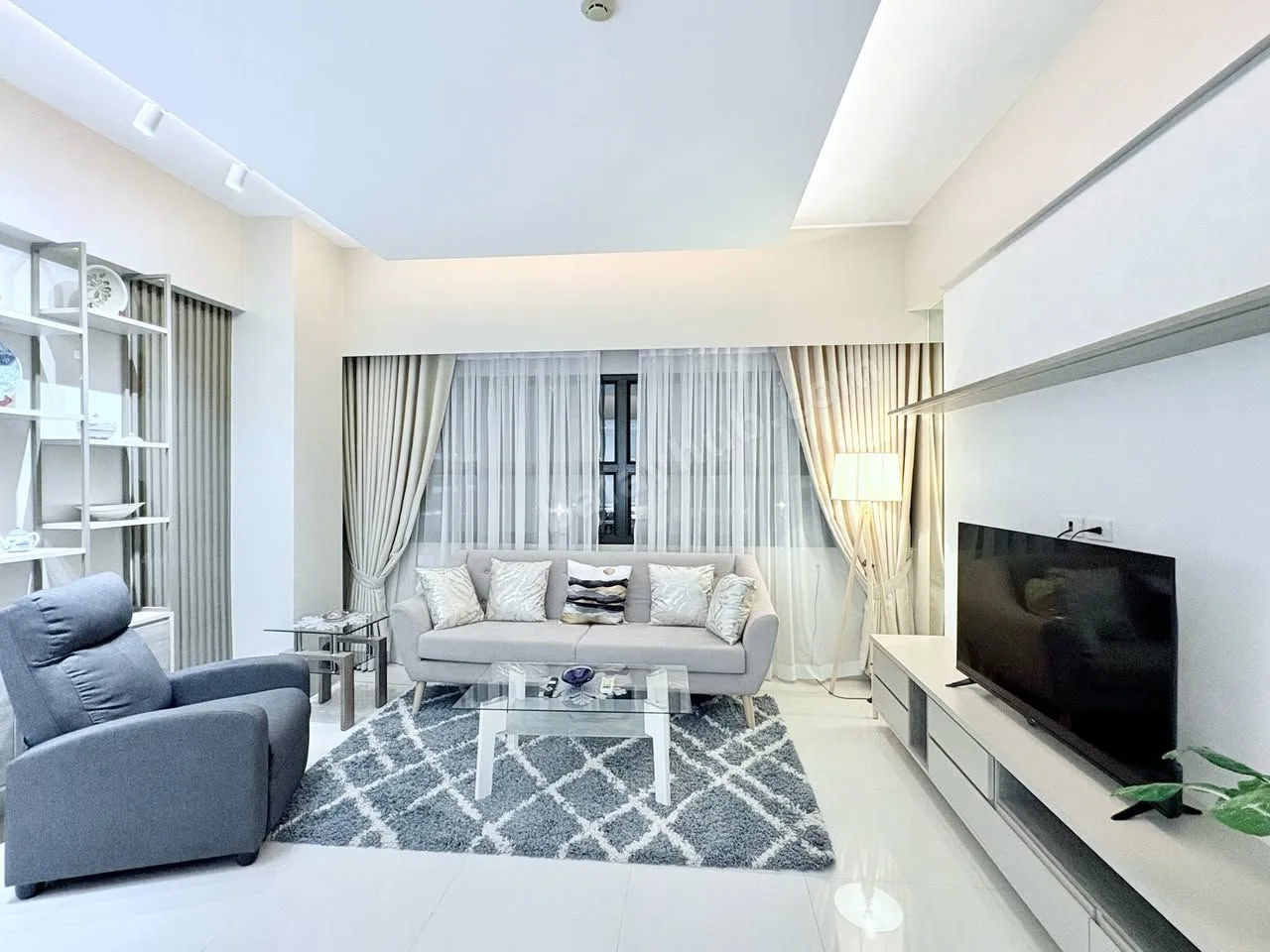 Fully Furnished 2BR Condo at Avalon, Cebu Business Park