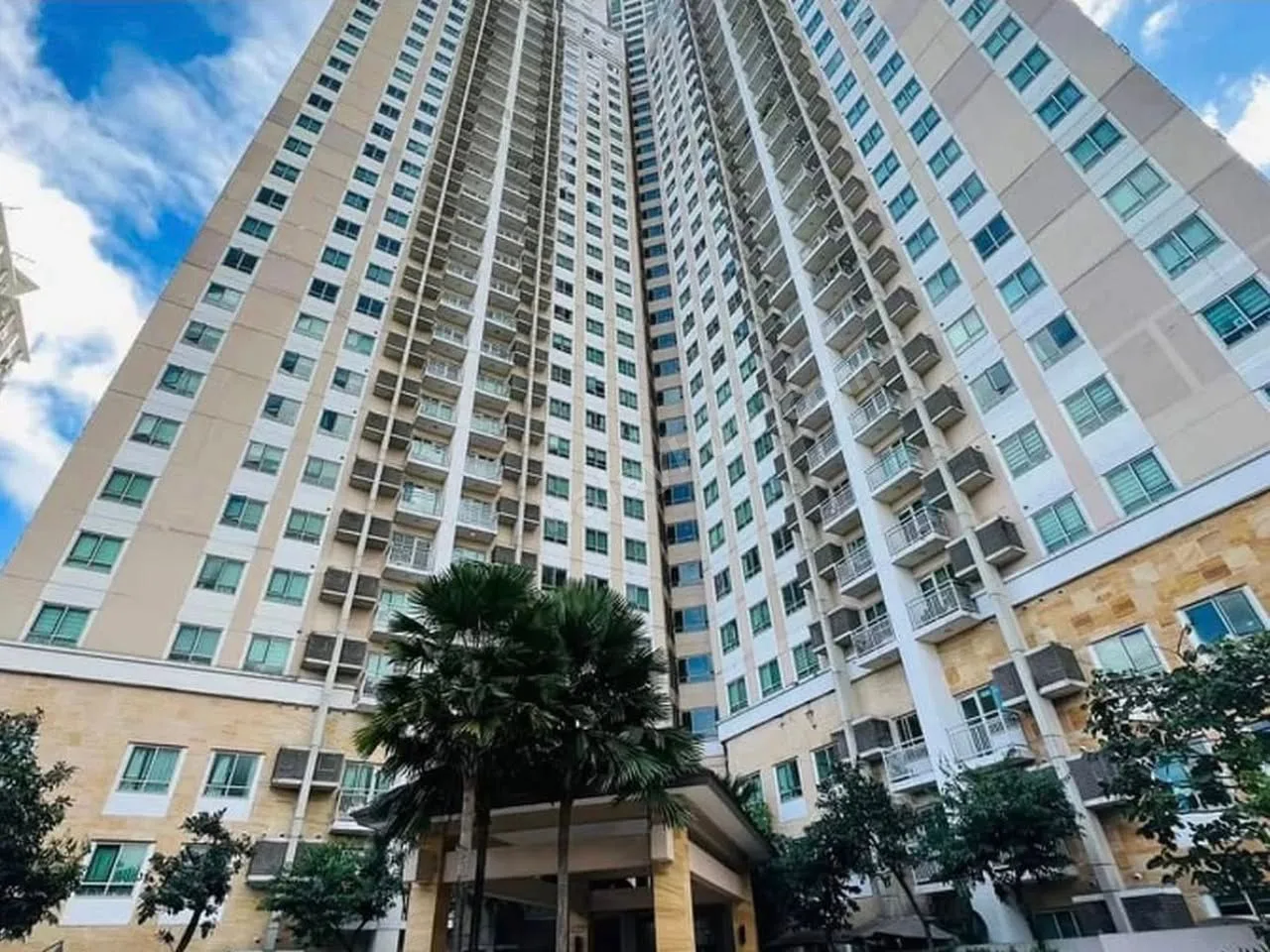 1-Bedroom Furnished Loft at The Grove by Rockwell, Pasig