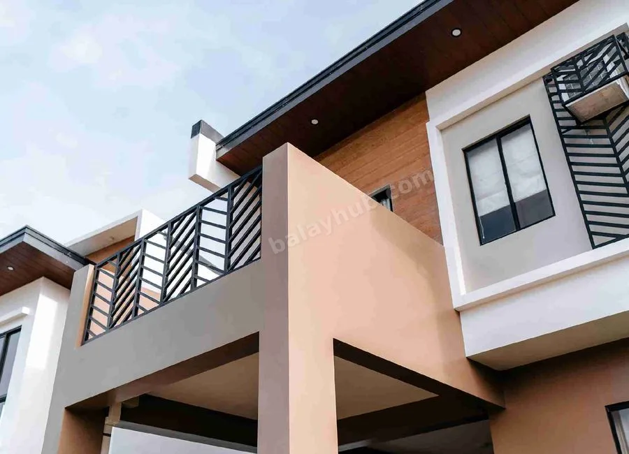 3 BEDROOM HOUSE WITH 2 CARPORT NEAR IN TAGAYTAY