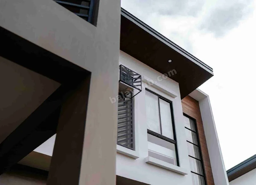 3 BEDROOM HOUSE WITH 2 CARPORT NEAR IN TAGAYTAY