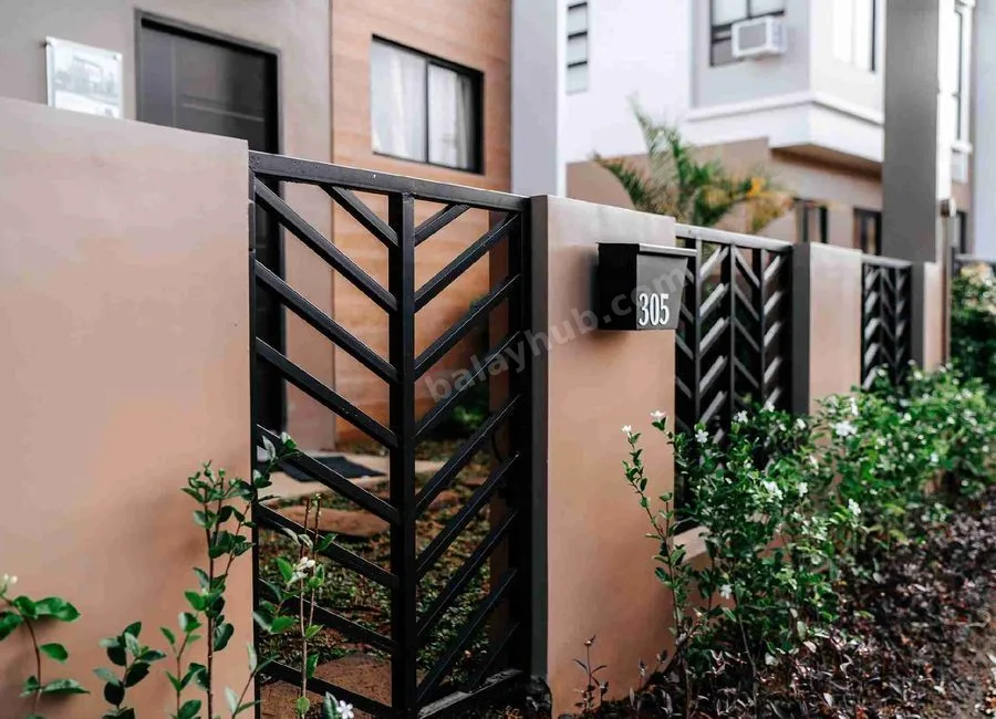 3 BEDROOM HOUSE WITH 2 CARPORT NEAR IN TAGAYTAY
