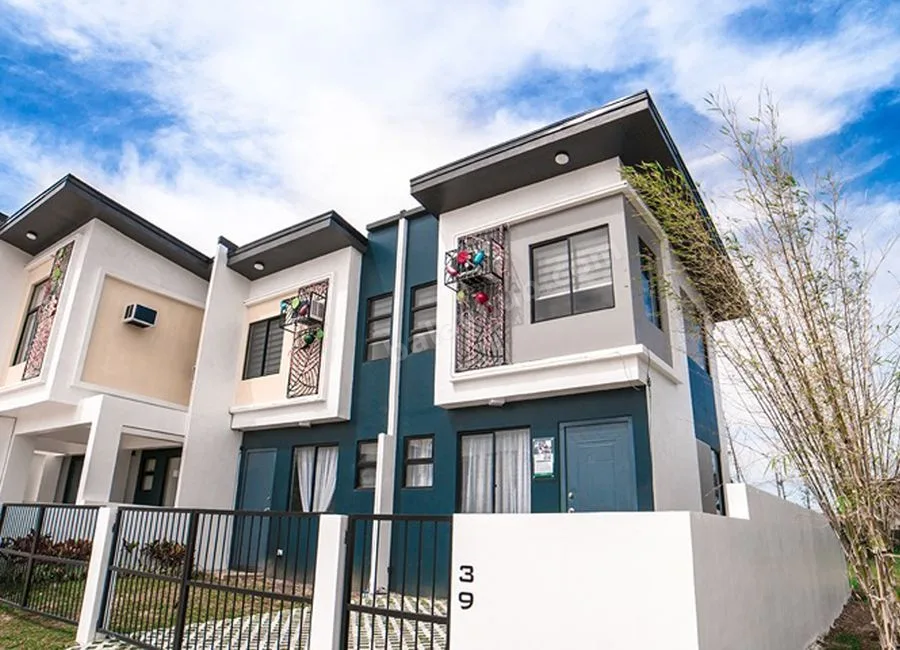 3 BEDROOM HOUSE at Calamba, Laguna