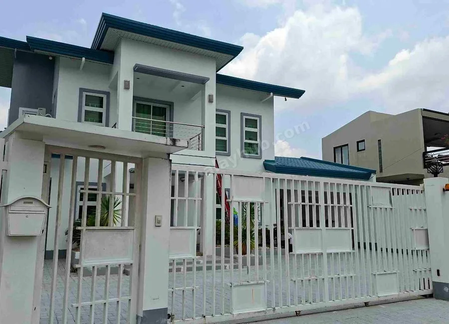 Two storey modern house for sale with big garden (fully furnished)