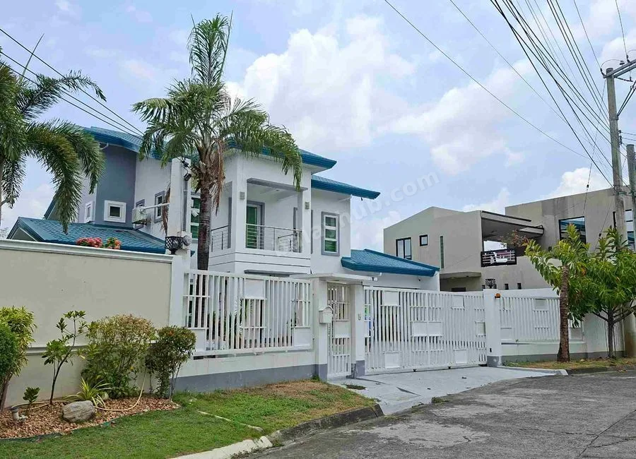 Two storey modern house for sale with big garden (fully furnished)