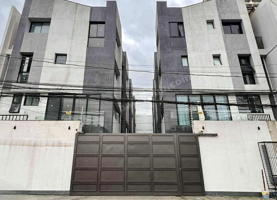Tomas Morato Townhouse For Sale Brgy Obrero Quezon City near Roces and Kamuning SD