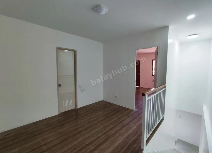 Sauyo Quezon City For Sale 2 Storey Townhouse 3 Bedrooms near Dahlia Ave RG