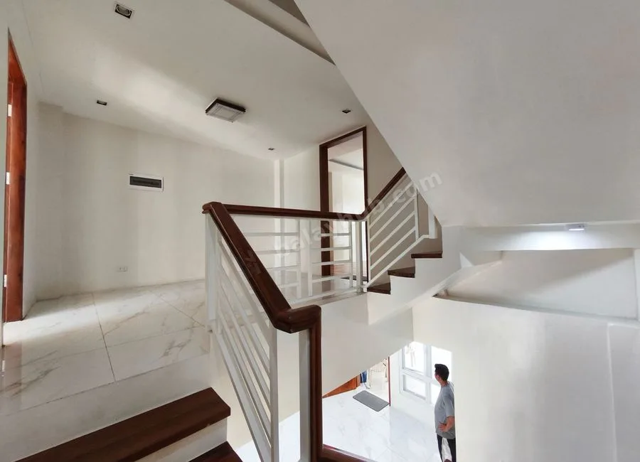 For Sale 3 Storey Modern Townhouse in Bahay Toro Project 8, Q.C. KSA