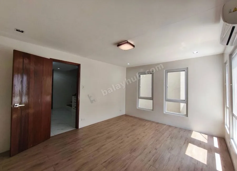 For Sale 3 Storey Modern Townhouse in Bahay Toro Project 8, Q.C. KSA