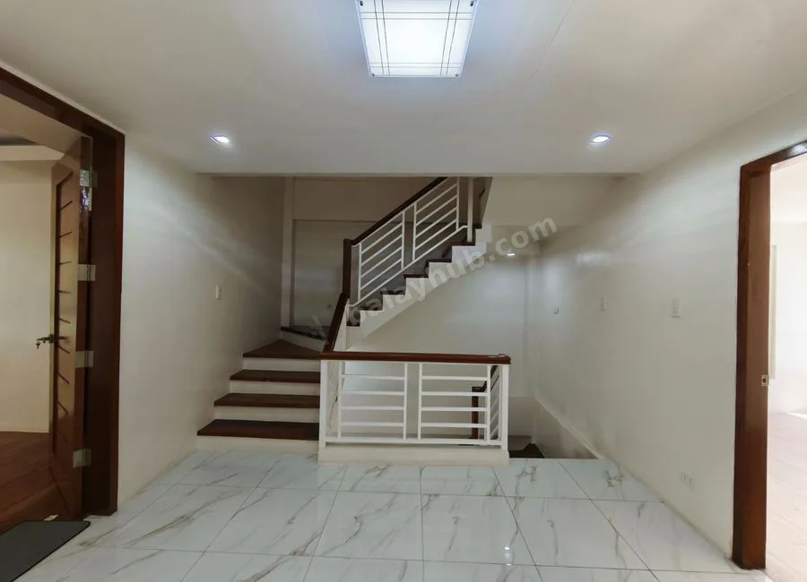 For Sale 3 Storey Modern Townhouse in Bahay Toro Project 8, Q.C. KSA