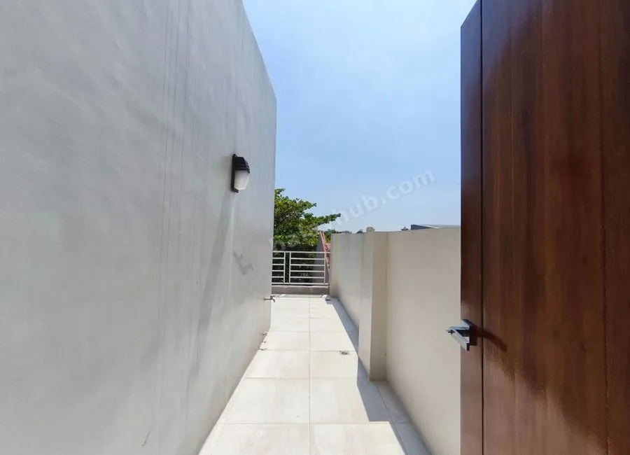 For Sale 3 Storey Modern Townhouse in Bahay Toro Project 8, Q.C. KSA