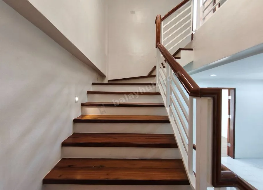 For Sale 3 Storey Modern Townhouse in Bahay Toro Project 8, Q.C. KSA