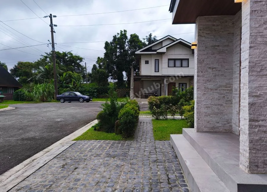For Sale! 4 Bedroom House and Lot in Tagaytay Mendez -AJCS