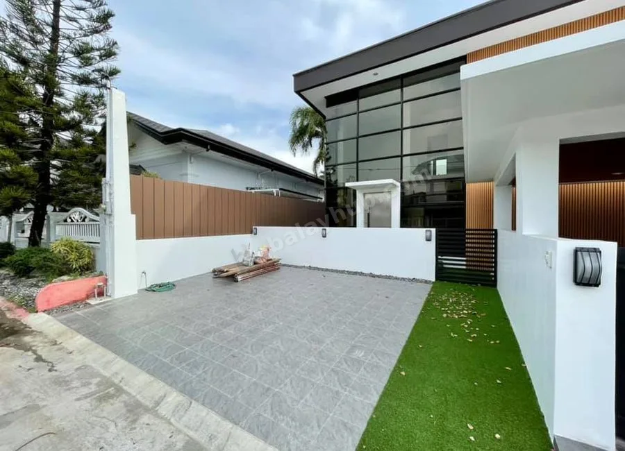 FOR SALE! House and Lot w/ 5 Bedrooms 31M in BF Homes Paranaque-AP