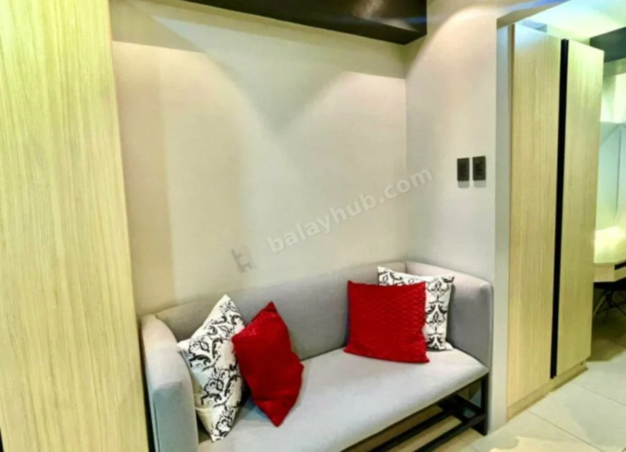 Selling Studio Condo unit with Parking, Avida Towers Cloverleaf