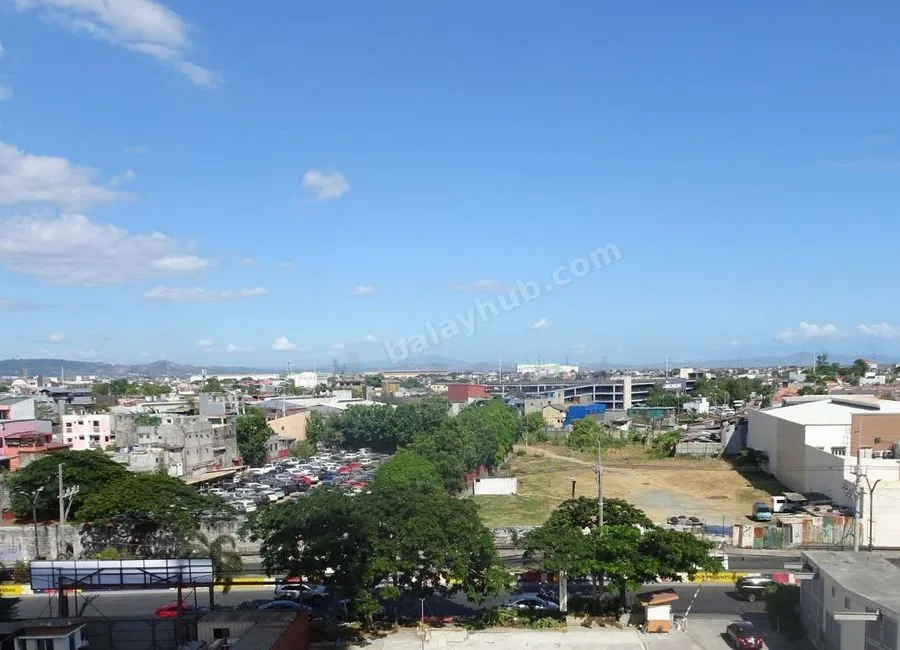 Unfurnished condo studio for rent at The Courtyard Taguig