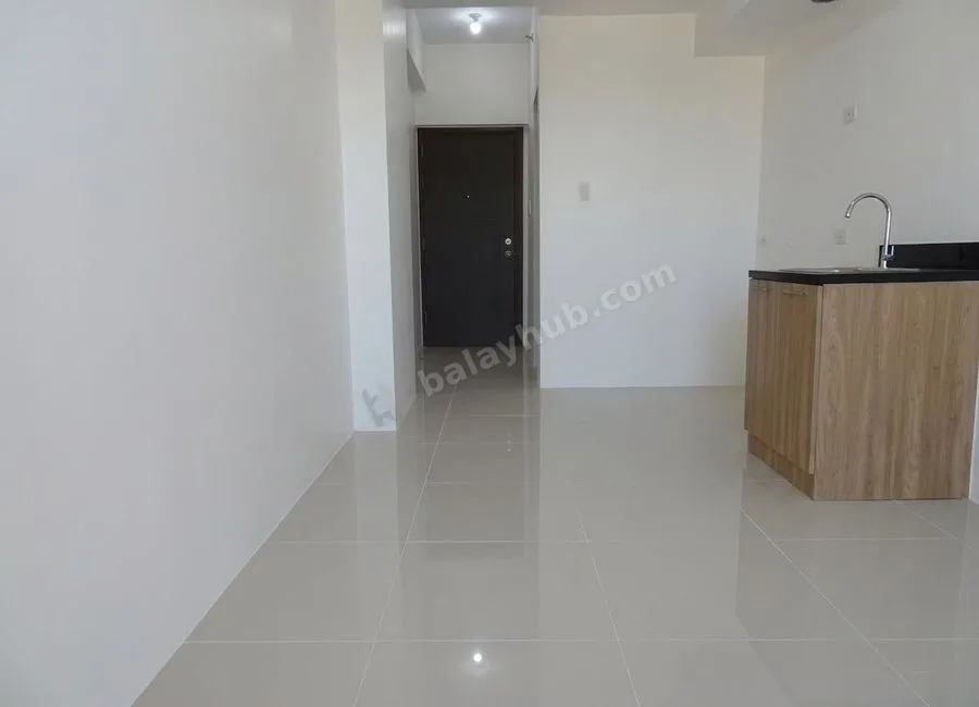 Unfurnished condo studio for rent at The Courtyard Taguig