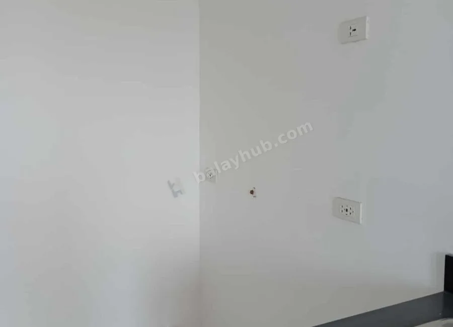 Unfurnished condo studio for rent at The Courtyard Taguig