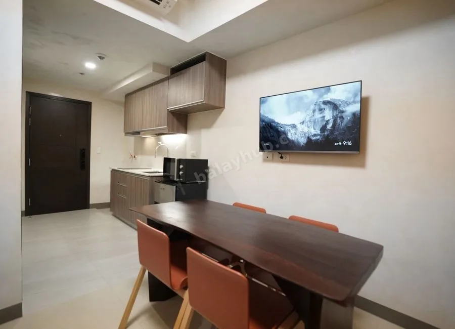 Fully Furnished 1BR Unit with Balcony FOR LEASE in Park McKinley West, McKinley West, Taguig City
