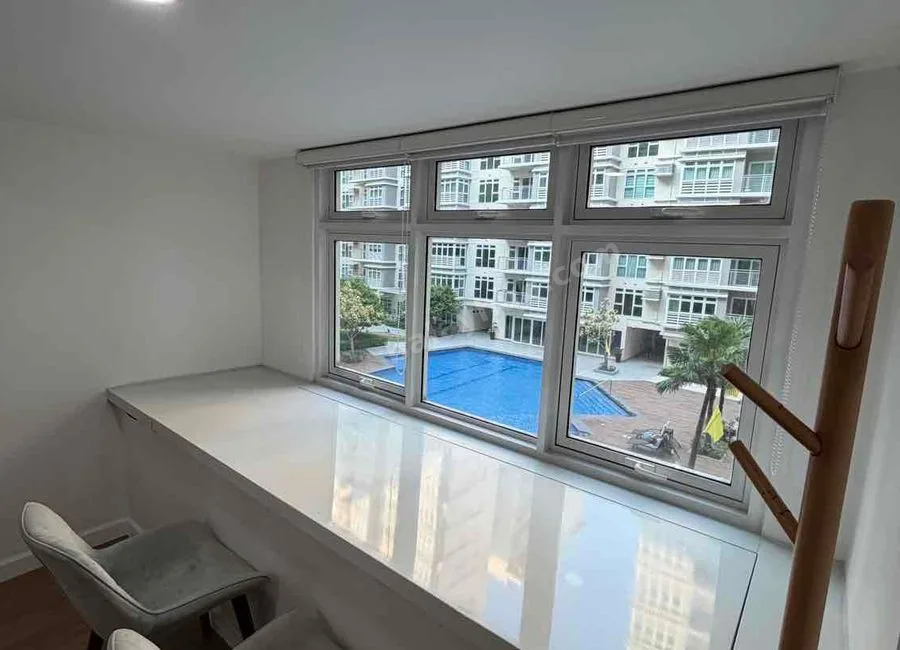 Modern 2-Bedroom Unit Overlooking the Pool