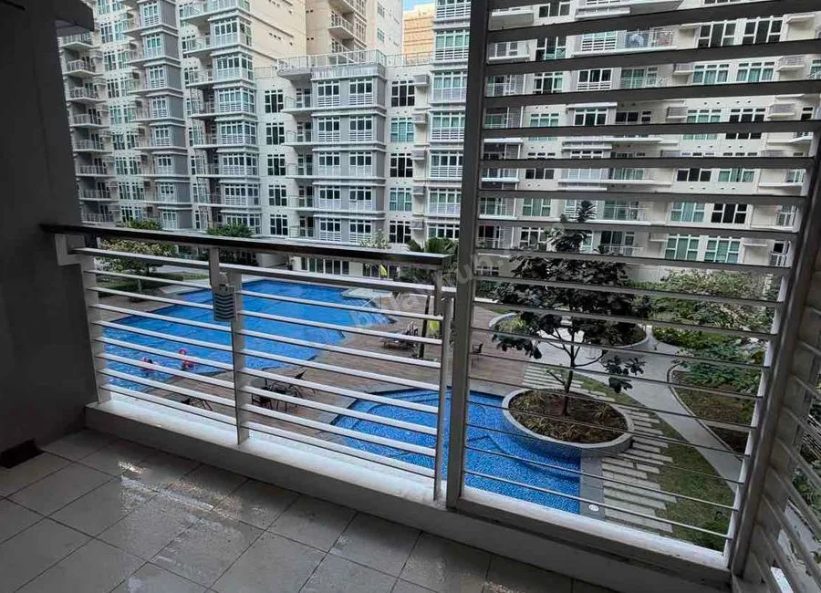 Modern 2-Bedroom Unit Overlooking the Pool